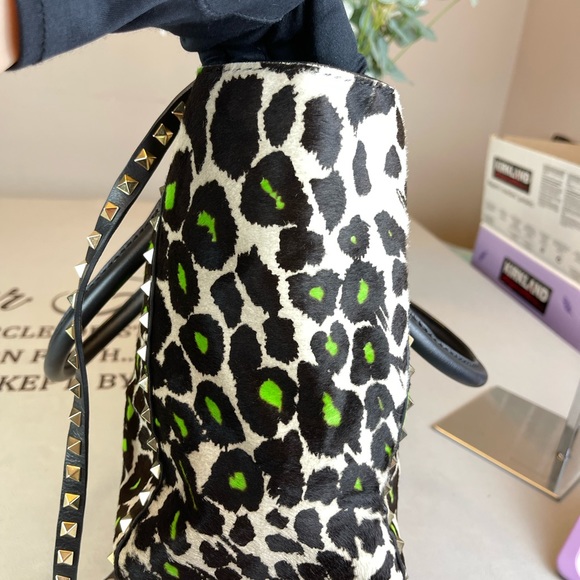 Authentic Valentino Animal Print Tote Bag Black Green Leather Large - Picture 7 of 15